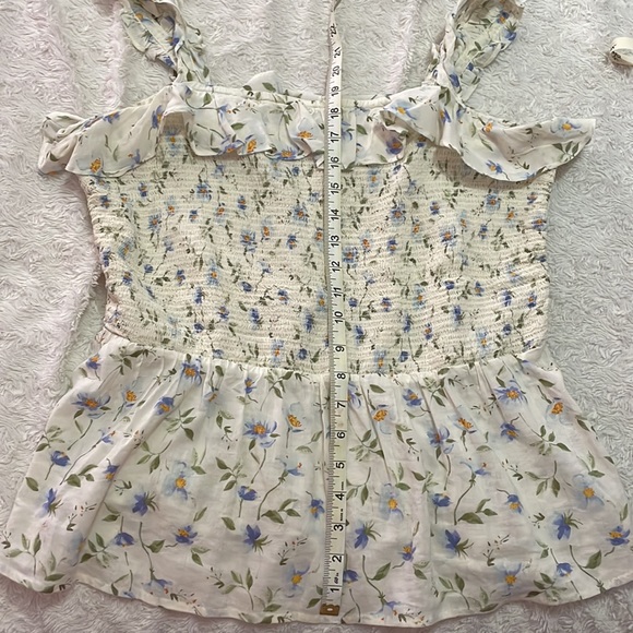 Floral smocked tank top - Picture 2 of 4